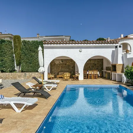 Holiday home Amparo *